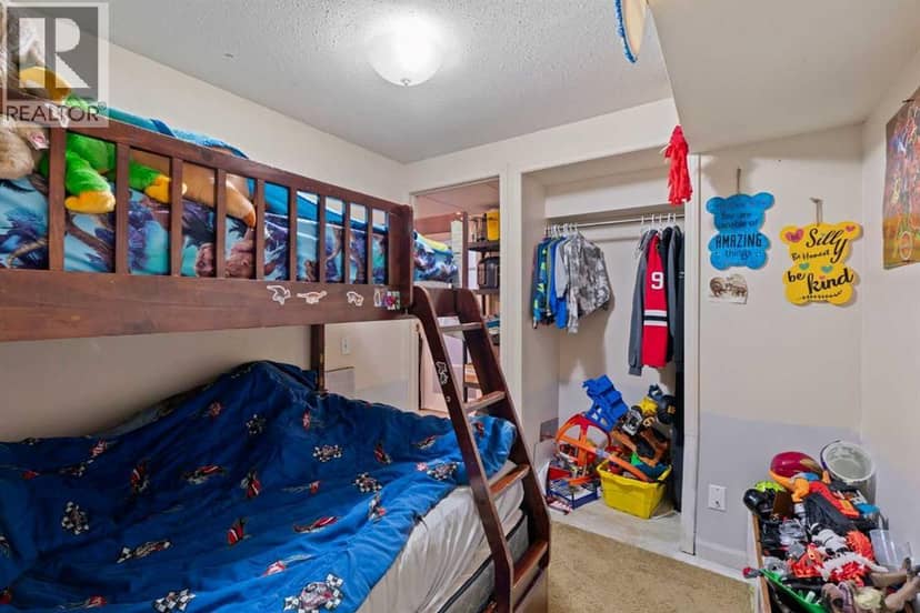 726 68 Avenue SW — photo 34 of 40
