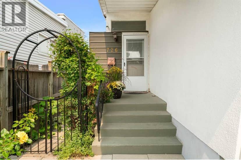 726 68 Avenue SW, Calgary, photo 4