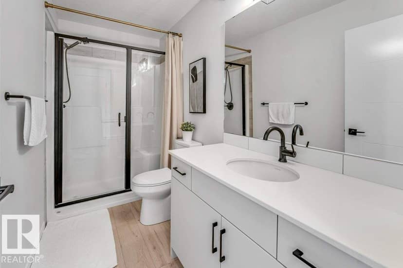 6921 54 AV — photo 37 of 40