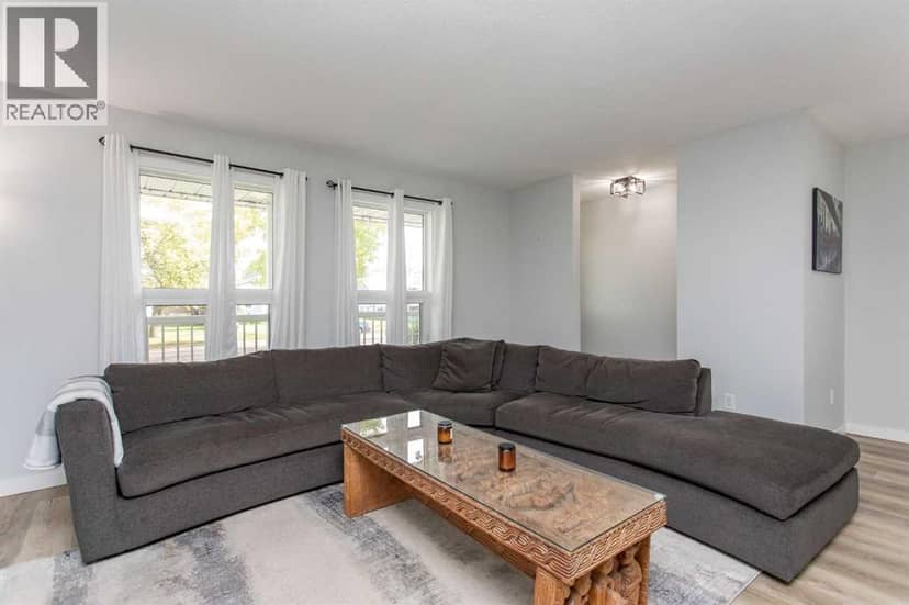 5113A, 54 Avenue, Ponoka, photo 2