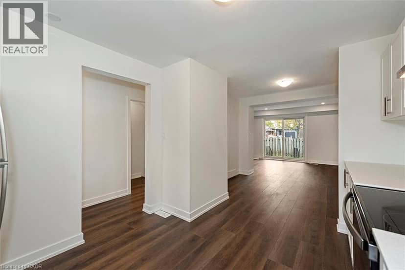 20 ANNA CAPRI Drive Unit# 3 — photo 10 of 31