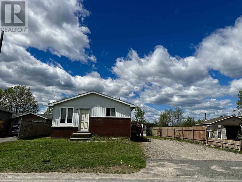12 Lauzon Cres, Elliot Lake, photo 2