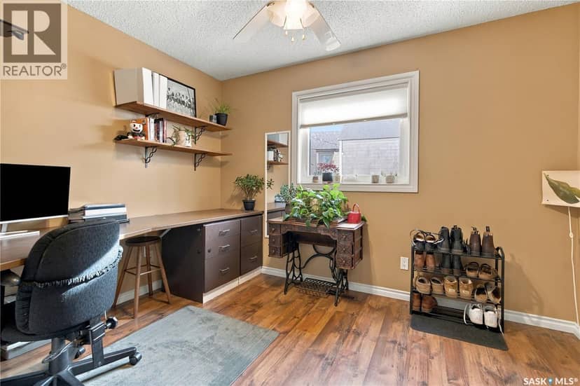 246 Hector CRESCENT N — photo 20 of 40