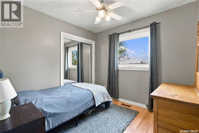 246 Hector CRESCENT N — photo 26 of 40