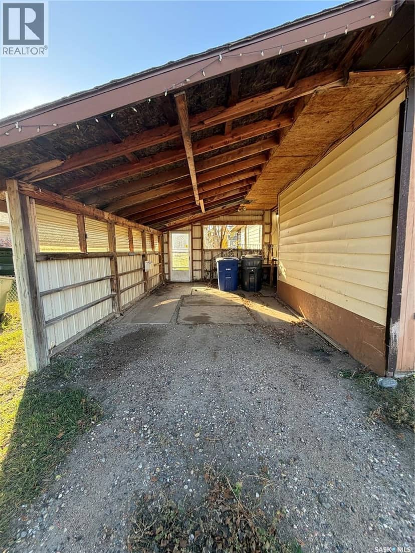 241 30th STREET W, Battleford, photo 2