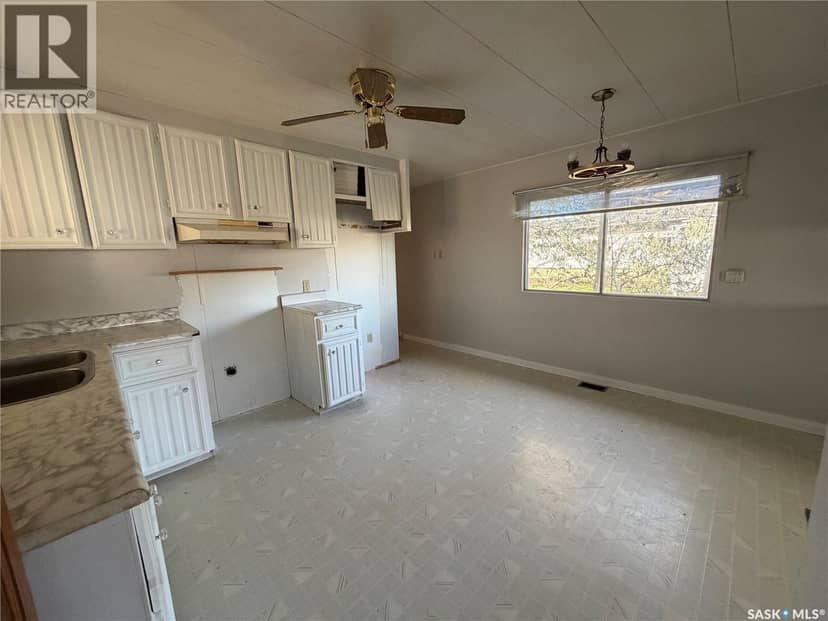 241 30th STREET W, Battleford, photo 3