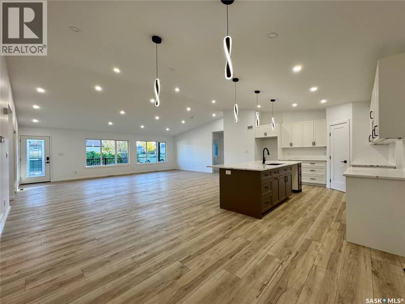 43 Franklin AVENUE — photo 9 of 40