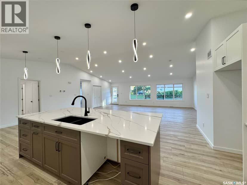 43 Franklin AVENUE — photo 15 of 40