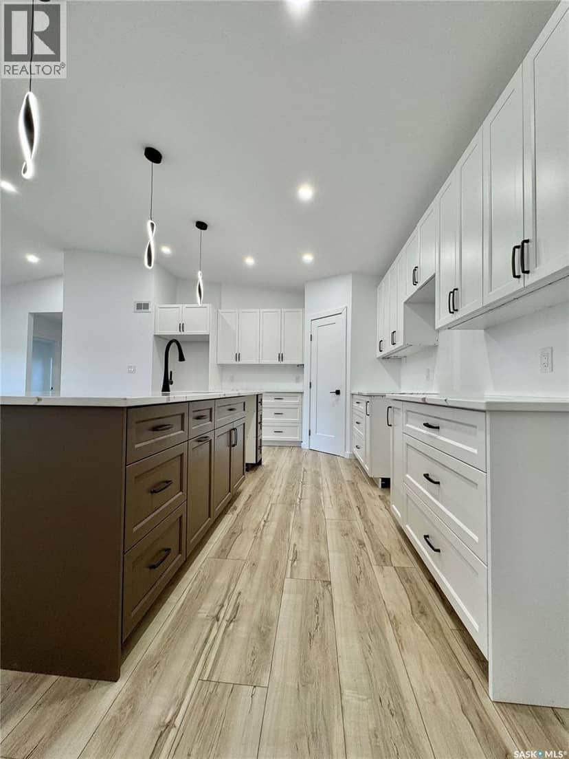43 Franklin AVENUE — photo 13 of 40