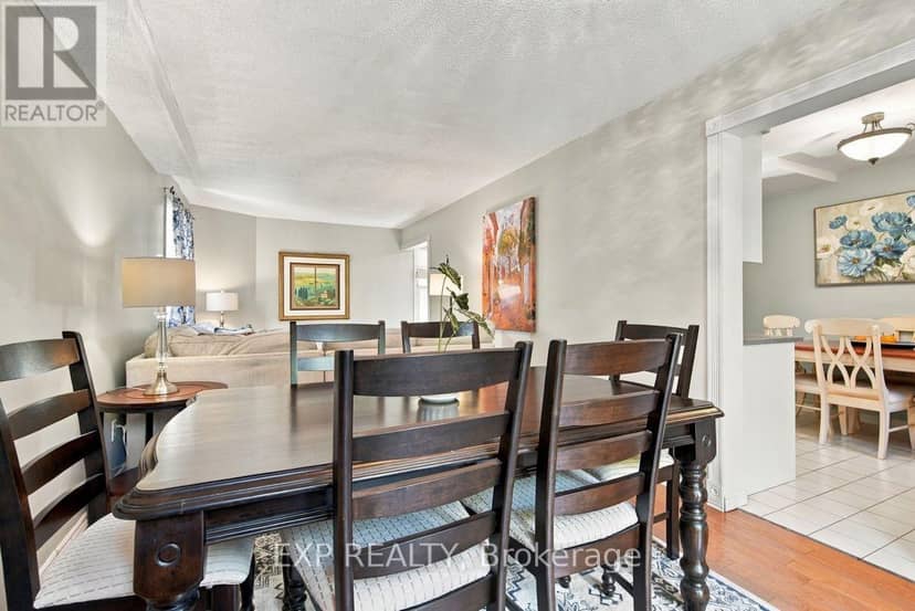 147 Walmer Gardens — photo 13 of 37