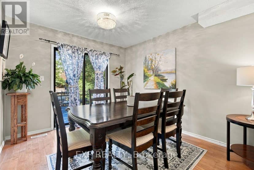 147 Walmer Gardens — photo 14 of 37