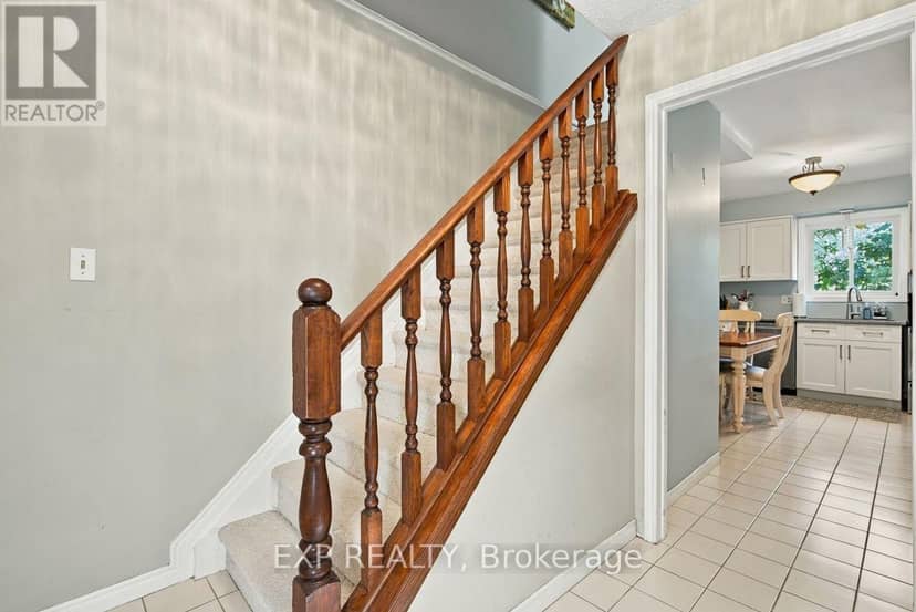 147 Walmer Gardens — photo 15 of 37