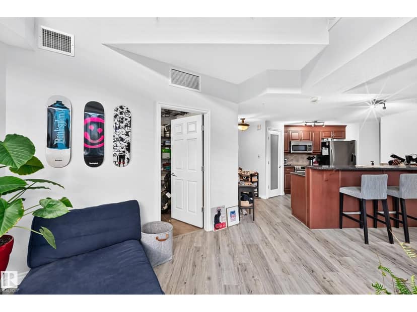 #103 9020 Jasper Av NW — photo 17 of 40