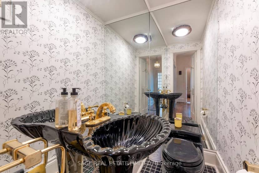 43 Oriole Road — photo 13 of 40