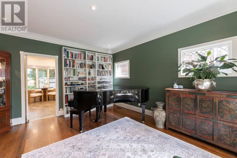 43 Oriole Road — photo 17 of 40
