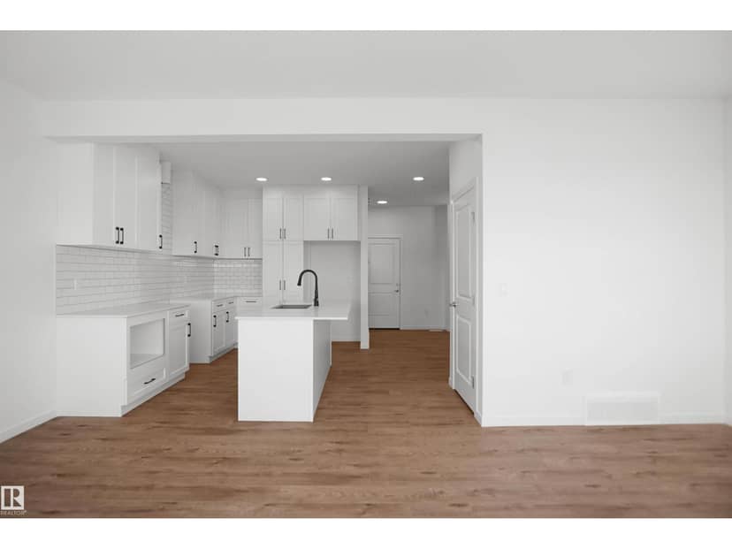 1435 9 ST NW — photo 10 of 33