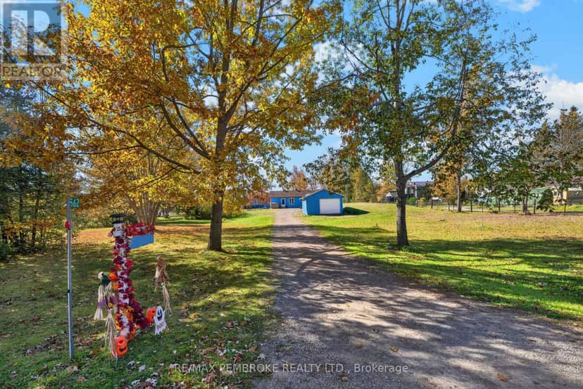562 Bayview Drive, Whitewater Region, photo 2