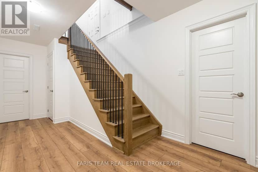 63 Wood Crescent — photo 34 of 40