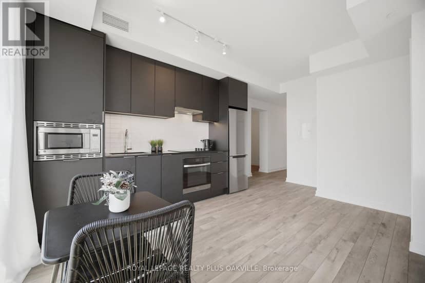1509 - 3079 Trafalgar Road — photo 11 of 40