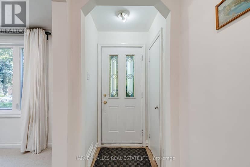 8 Crown Court, Toronto, photo 2