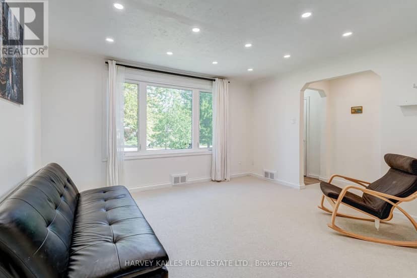 8 Crown Court, Toronto, photo 6
