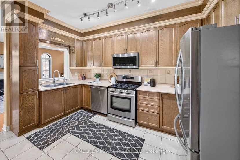 58 Sir Jacobs Crescent — photo 19 of 40