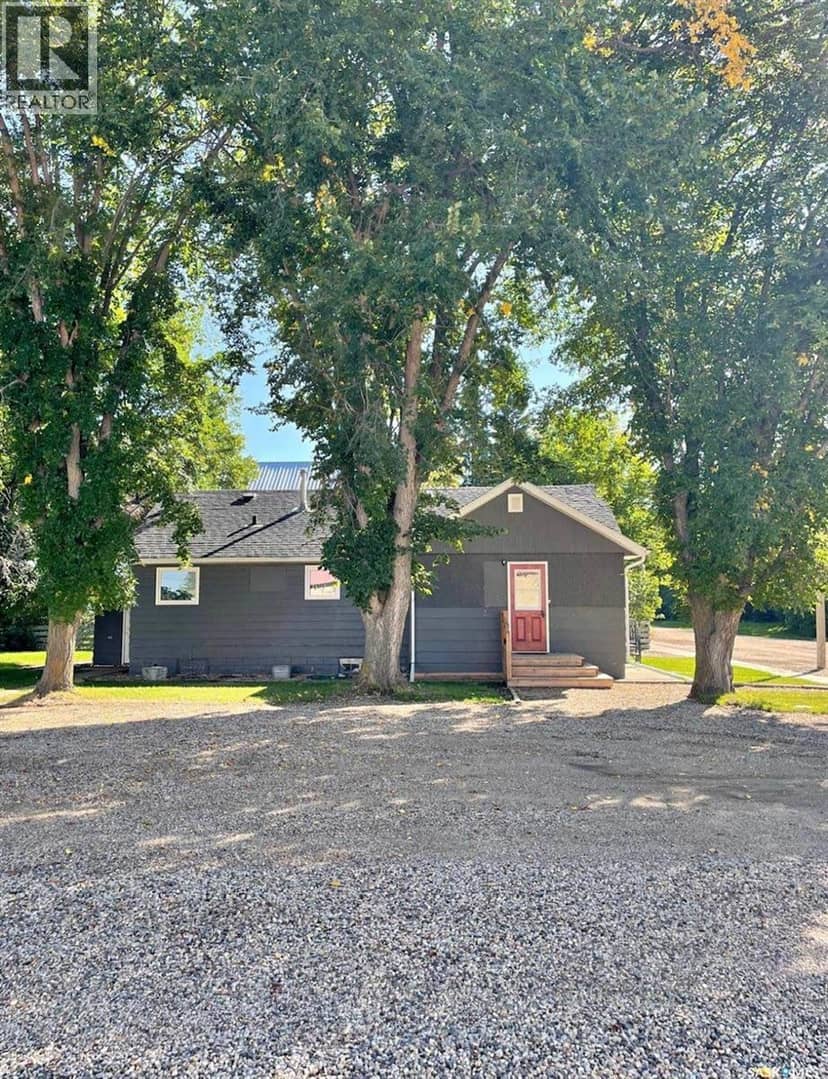 205 Railway AVENUE — photo 1 of 24