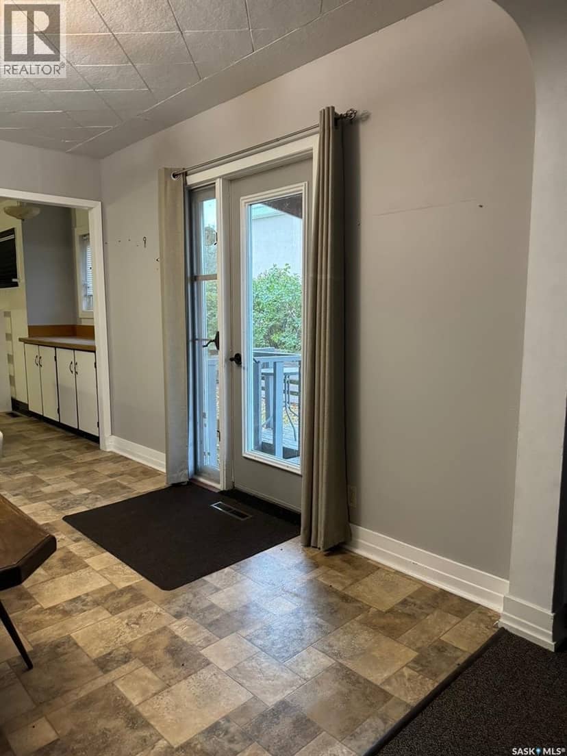 205 Railway AVENUE — photo 10 of 24