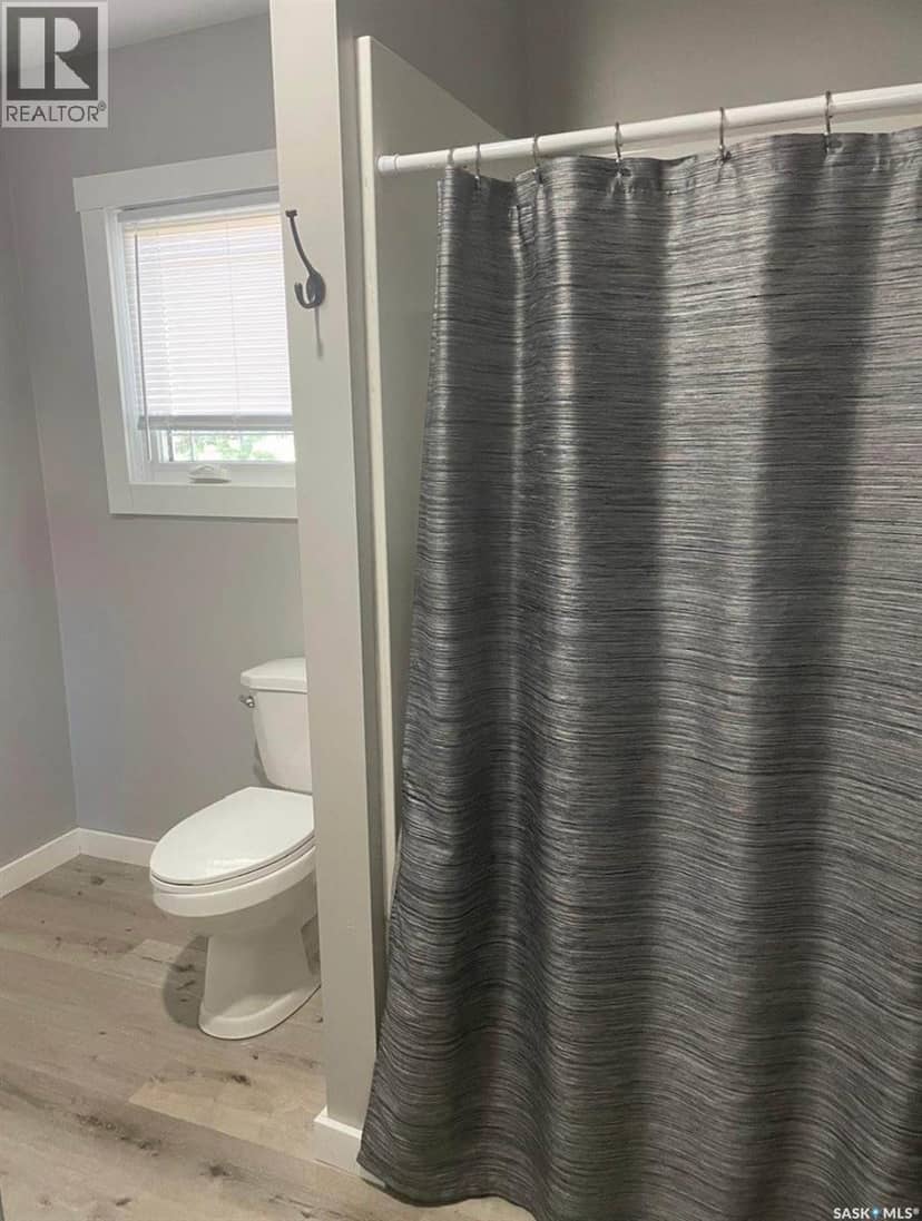 205 Railway AVENUE — photo 16 of 24