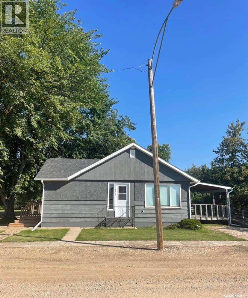 205 Railway AVENUE — photo 2 of 24