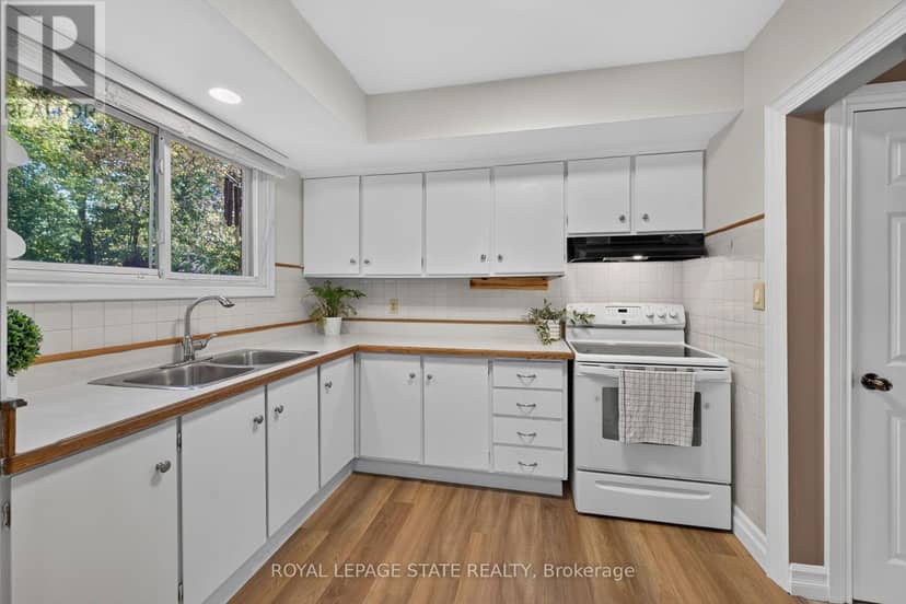 995 Upper Wellington Street — photo 14 of 40