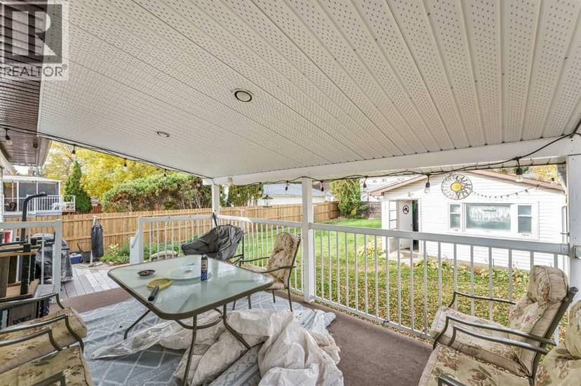 330 9 Street SE — photo 36 of 40
