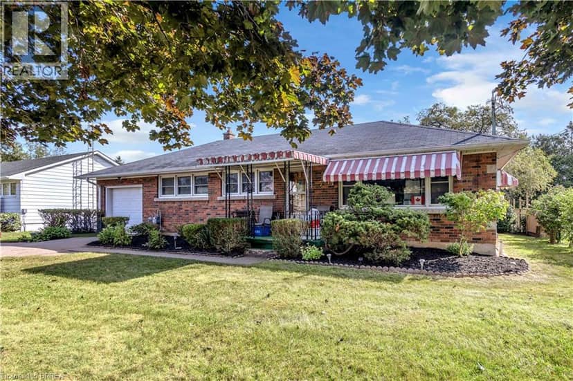 7 WILLOWDALE Street — photo 1 of 40