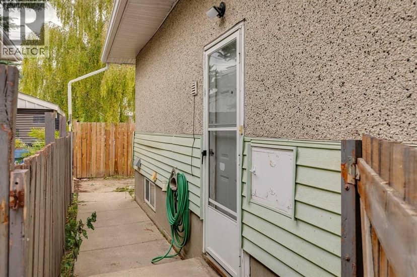 3317 37 Street SW — photo 20 of 34
