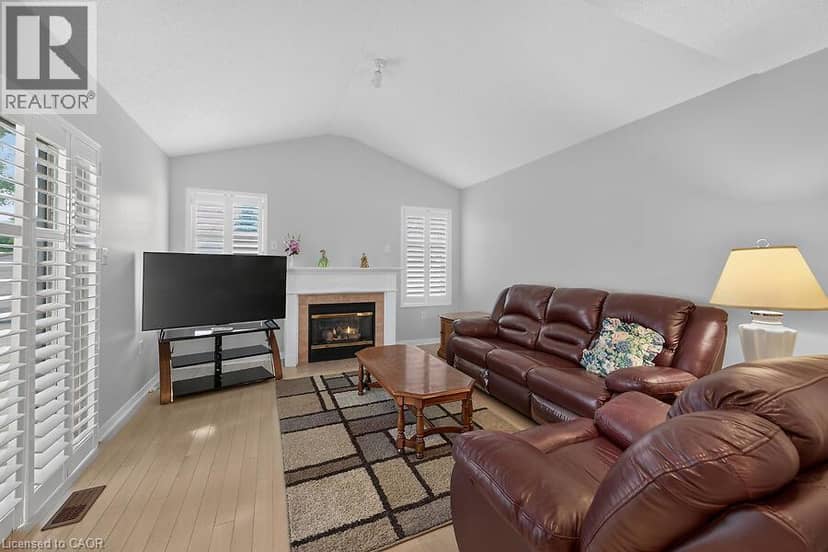 166 TOBY Crescent — photo 10 of 31