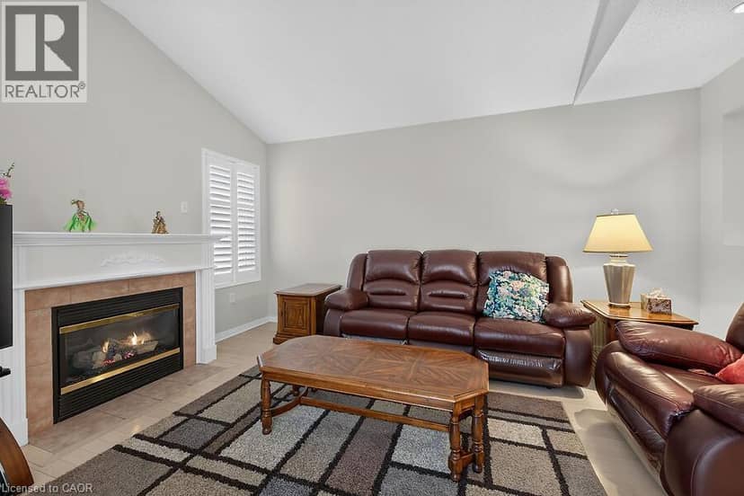166 TOBY Crescent — photo 11 of 31