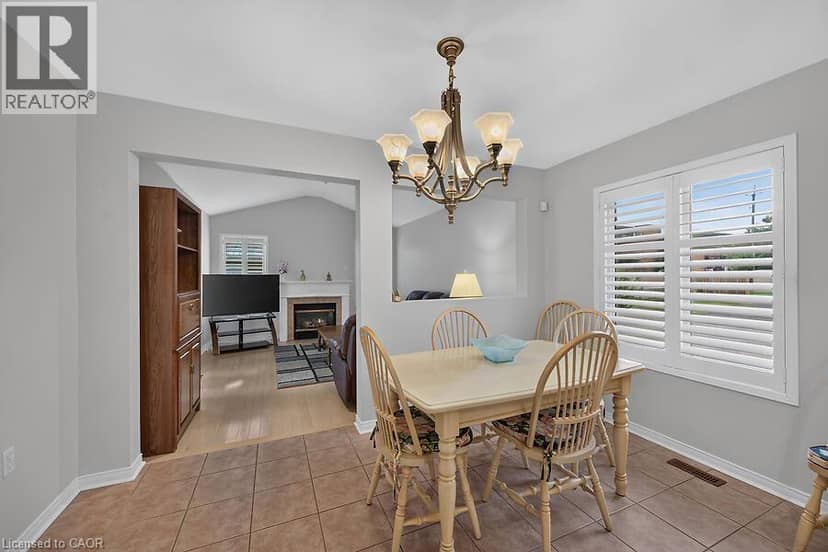 166 TOBY Crescent — photo 9 of 31