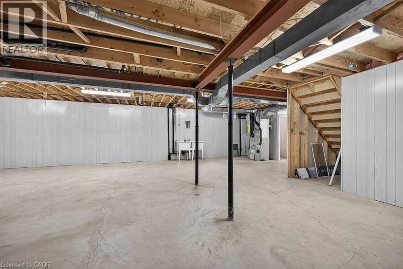 166 TOBY Crescent — photo 21 of 31