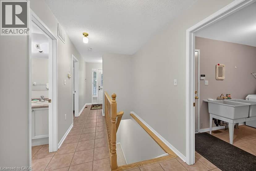 166 TOBY Crescent — photo 4 of 31