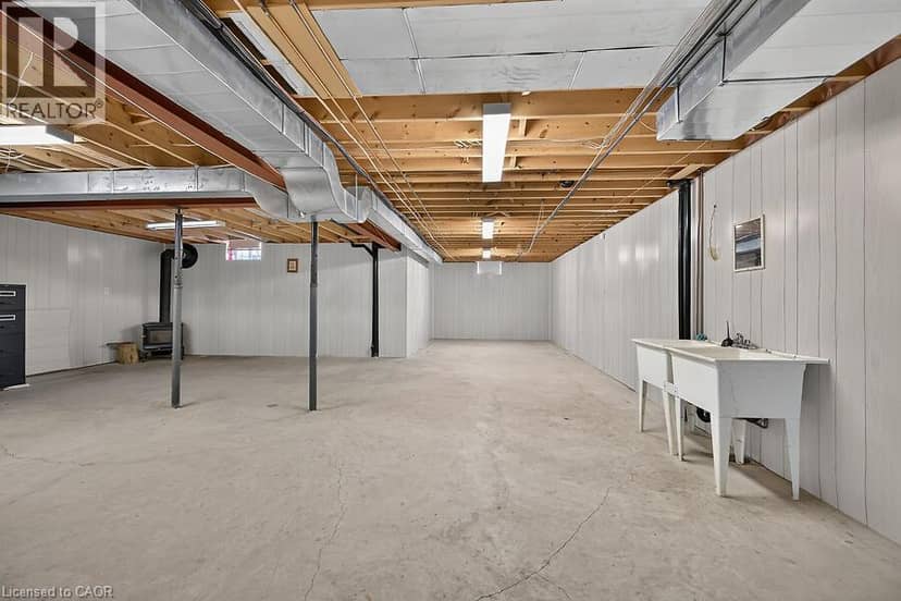 166 TOBY Crescent — photo 19 of 31