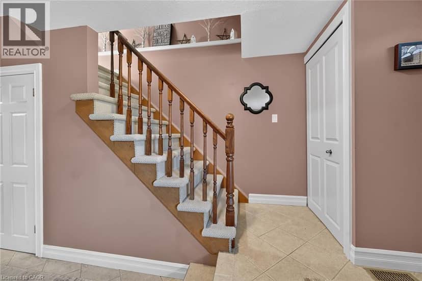 995 UPPER WELLINGTON Street — photo 18 of 40
