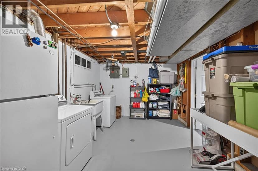 995 UPPER WELLINGTON Street — photo 39 of 40