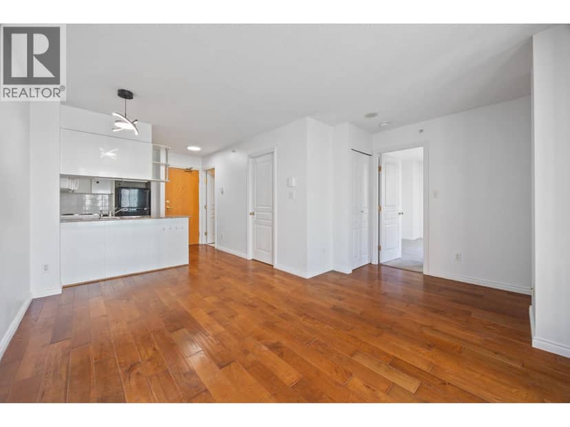907 1189 Howe Street — photo 13 of 36