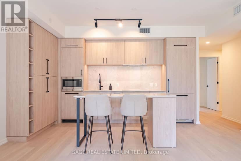 511 - 109 Erskine Avenue — photo 10 of 21