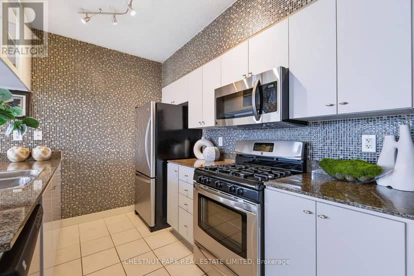 1209 - 35 Mariner Terrace — photo 10 of 39