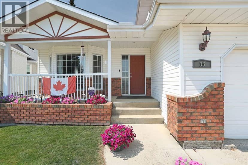 35 Parkland Close E, Brooks, photo 2