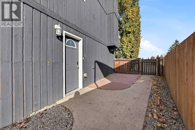 28 Newlands Avenue — photo 26 of 33