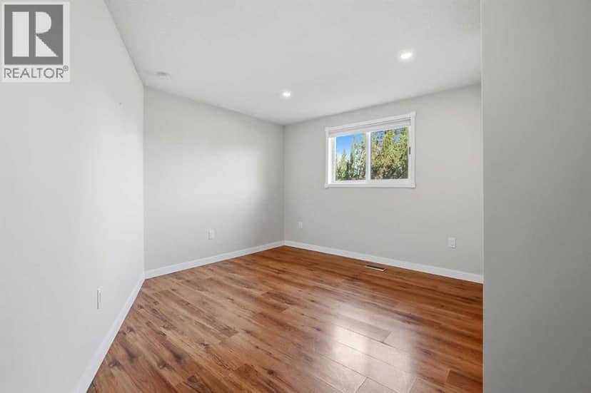 28 Newlands Avenue — photo 22 of 33