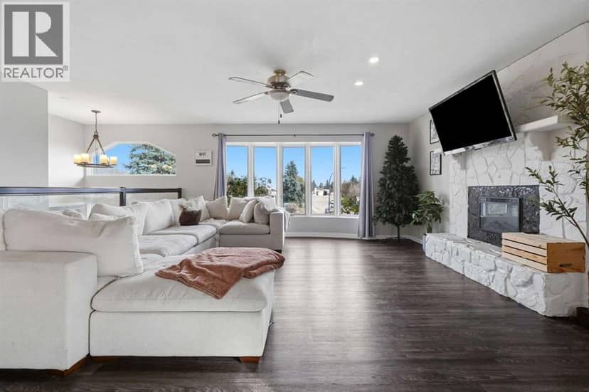 28 Newlands Avenue, Red Deer, photo 3