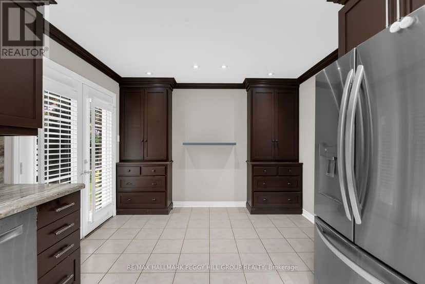 2 Brown Wood Drive, Barrie, photo 3